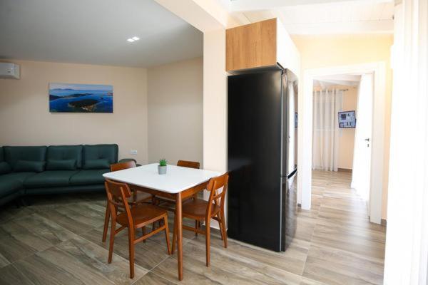 Queen Apartmets Влёра Номер фото