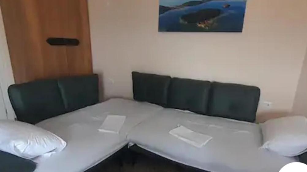 Queen Apartmets Влёра Номер фото