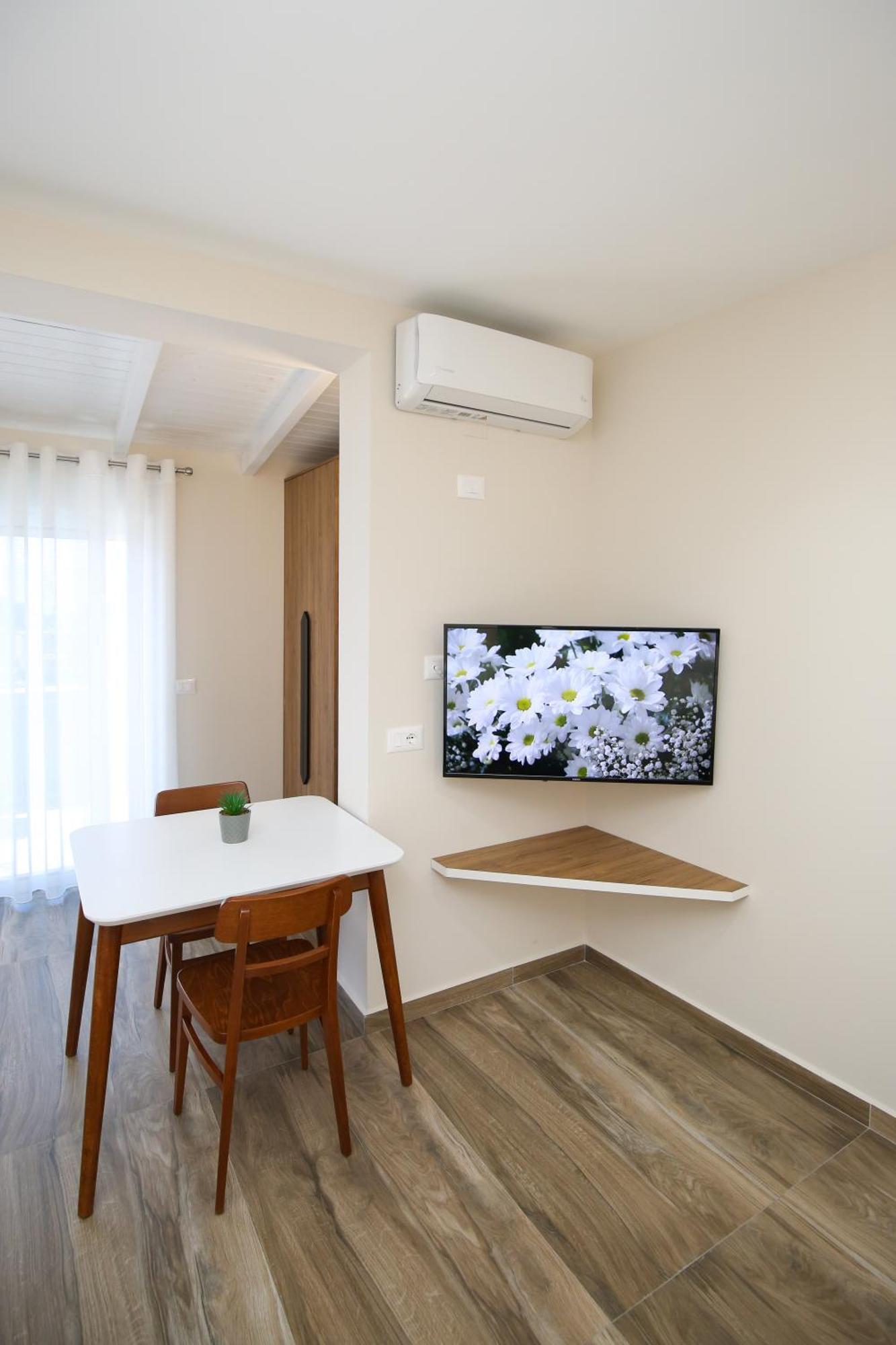 Queen Apartmets Влёра Номер фото
